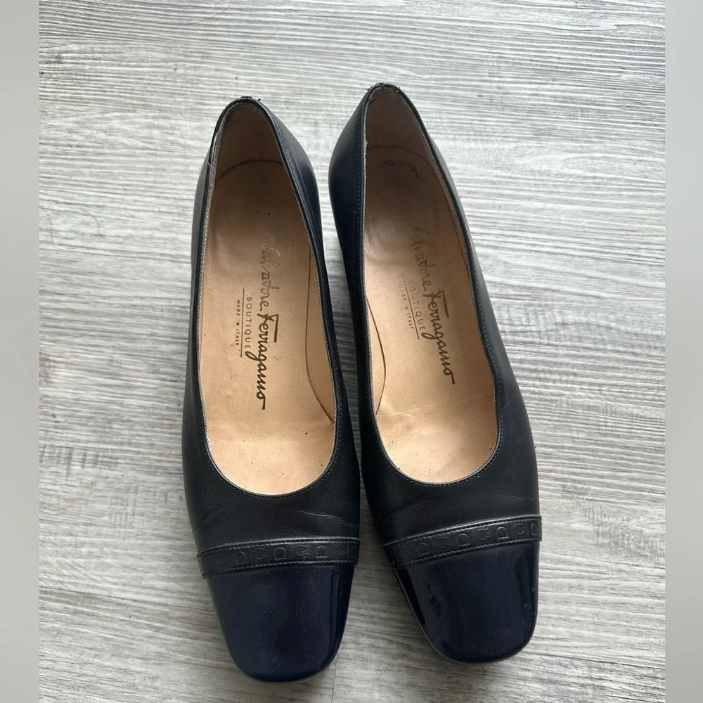 Restored Salvatore Ferragamo Women's Black and Flats Sz 6.5 runs like 6